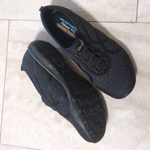 Skechers SlipOn Movin’ Easy Sneakers